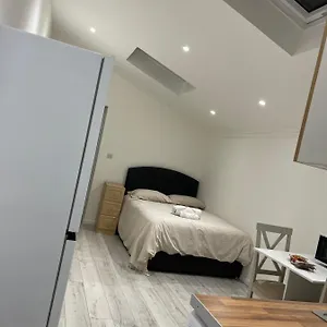  Homestay Next To Gatwick