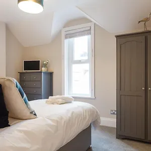 Apartment Stylish Town Centre House - 300mbps, Parking & Sunny Decking Bournemouth