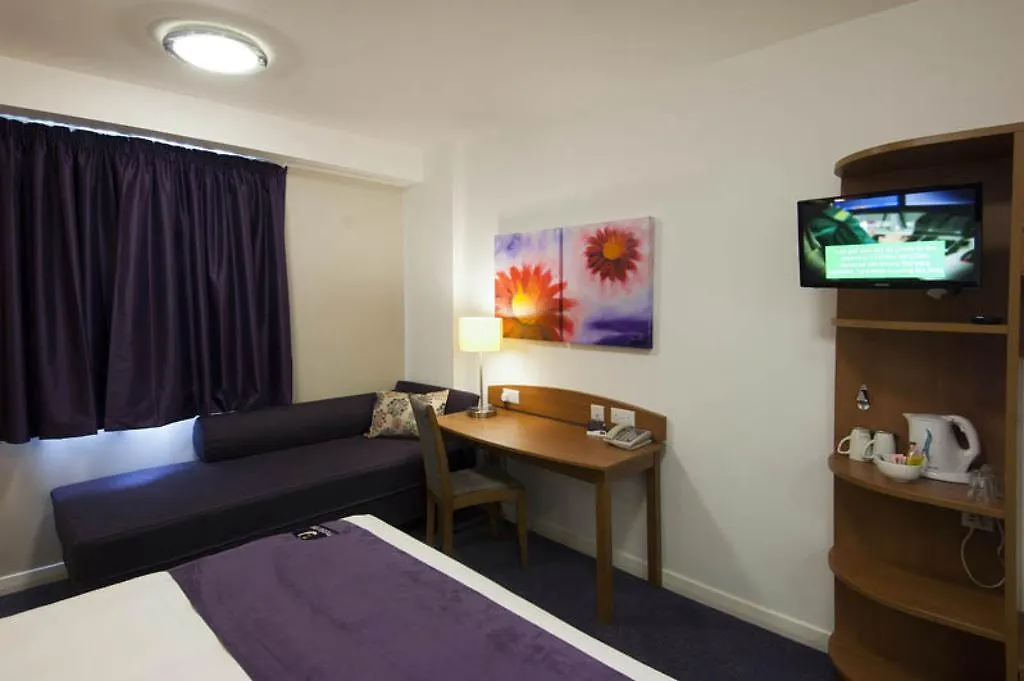 Premier Inn London Gatwick Airport South - London Road Crawley  Hotel Crawley (West Sussex)